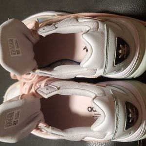 Sneakers Adidas , bran new beige and pink no box